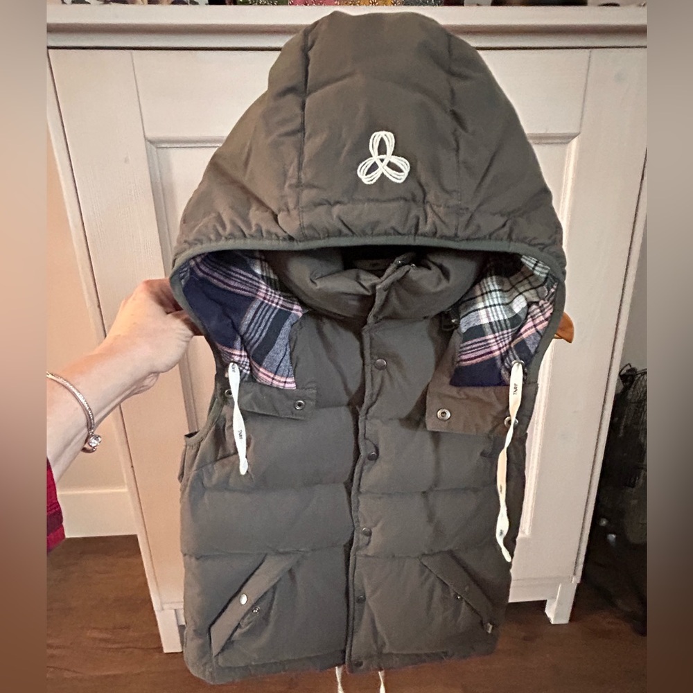 TNA puffer vest with detachable hood - Picture 3 of 8